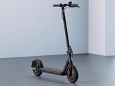 Bei Media Markt und Saturn kann der Electric Scooter 4 Lite 2nd Gen in der Black Edition für 277 Euro bestellt werden (Bild: Xiaomi)