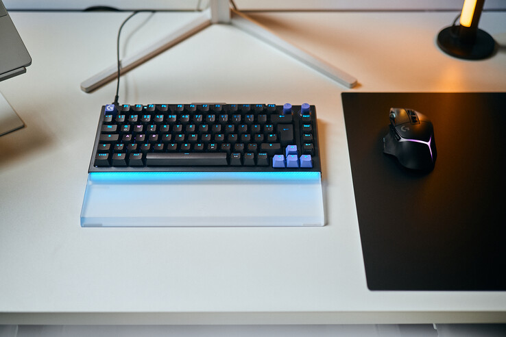 Die Logitech G512X ohne Nummernblock als kompakte Alternative mit optionaler Handballenauflage aus Plexiglas.
