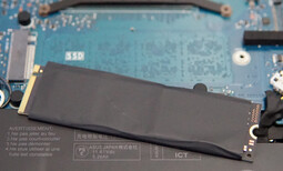Die SSD ist sicher verpackt für eine bessere Wärmeabführung.