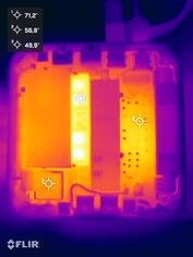 Asus ExpertCenter PN54 beim Stresstest (geöffnete Unterseite)