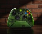 Das 8BitDo Ultimate Charging Dock für Xbox-Controller besitzt denselben transparenten Grünton wie die ursprüngliche Xbox