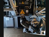 Filamentklumpen an der Düse eines 3D-Druckers von Bambu Lab