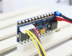 In besonders kleinen Gehäusen spart das Z2-Netzteil von PicoBox wertvolle Millimeter. (Bild: PicoBox)