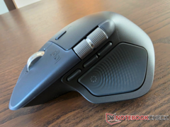 Die Logitech MX Master 4 bietet eine neue Daumentaste (Bildquelle: u/Vachan1990 auf Reddit)