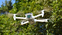 Überraschung: Neben der DJI Mini 5 Pro wird 2025 auch noch eine 360-Grad-Drohne von DJI abheben, möglicherweise DJI Mini 360 genannt. (Bildquelle: PhomKhon)