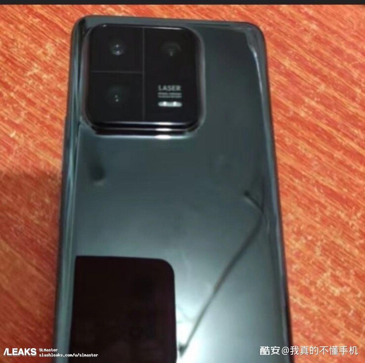Dieses Photo soll angeblich das Xiaomi 13 beziehungsweise dessen Kamera zeigen.