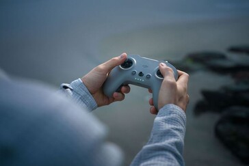 Bei der FPV 3 handelt es sich um eine Fernbedienung für Profis