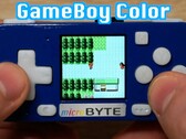 Der microByte ist sogar noch kleiner als der berüchtigte Game Boy Micro. (Bild: Byte-Mix Labs)