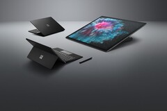 Die neuen Surface-Geräte, komplett in schwarz. (Bild: Walking Cat, Twitter)