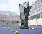 Der Acemate S10 Pro Tennisroboter kann auf Sand-, Rasen- und Hartplätzen Trainingsbälle zuspielen, Ballwechsel durchführen und Rückschläge auffangen.
