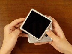 Der neueste Retro-Handheld von Anbernic rotiert das Display, um die Tasten freizulegen.