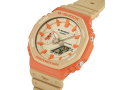 Die Casio G-Shock x Maison Kitsuné GA-2110MK-5A Kollaboration vor weißem Hintergrund. (Bildquelle: Casio)