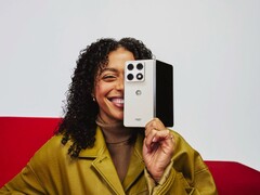 Das Motorola Razr Fold packt gleich drei 50 MP Kameras ins moderne Foldable.