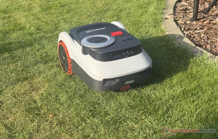 Der Navimow i210 LiDAR Pro bei der Arbeit