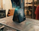 Spider-Man fertigt sein eigenes Galaxy Z Flip 8 an