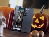 Das Galaxy S22, hier in einem Halloween-Setting auf Basis bisheriger Leaks, soll sich gemeinsam mit dem Plus-Modell stärker vom Galaxy S22 Ultra unterscheiden. (Bild: LetsGoDigital)