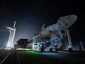 Die Falcon 9-Rakete mit dem SpaceX Dragon-Raumschiff auf dem Weg zur Startrampe (Bildquelle: SpaceX)