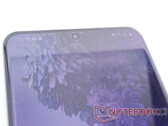 Das Samsung Galaxy S21 könnte eine deutliche bessere Selfie-Kamera als sein Vorgänger im Bild erhalten. (Bild: Notebookcheck)