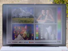 Im Freien (heller Tag mit bewölktem Himmel)