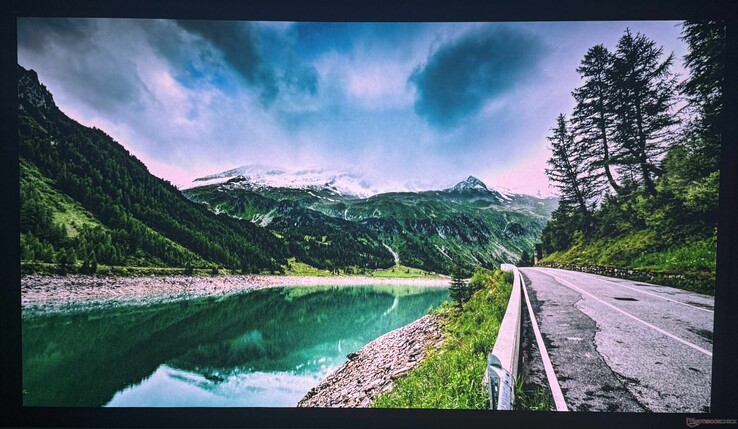 Im Dunkeln kann der AWOL Valerion Pro 2 sein gesamtes Können beweisen (aufgenommen mit iPhone 16 Pro).