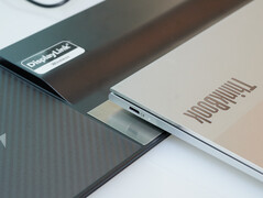 ein Smartphone per Qi aufladen. (Fotos: Andreas Sebayang/Notebookcheck.com)