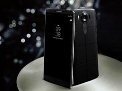 Das LG V10 hat einen kleinen Zweitbildschirm und ein Edelstahl-Gehäuse (Bild: LG)