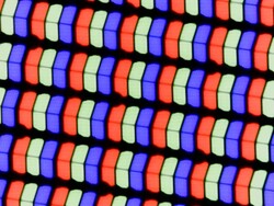 Das LC-Display setzt auf eine klassische RGB-Sub-Pixel-Matrix bestehend aus einer roten, einer blauen und einer grünen Leuchtdiode.