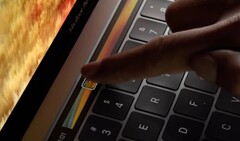 Das MacBook Pro gibt es auch heute noch mit einer Touchbar (Bild: Apple)