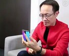 Xiaomi-Präsident Lin Bin zeigt sein erstes Foldable-Smartphone im Video. Wie soll es heißen?Xiaomi Mi Mix Flex, Mi Dual Flex?