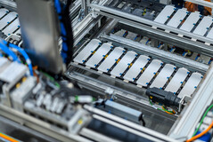 Bild: Mercedes-Benz | Batterieproduktion bei der Mercedes-Benz Tochter Accumotive in Kamenz