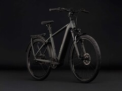 Cube bietet ein neues Trekking-Bike mit Mittelmotor an