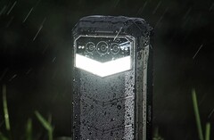 Das Doogee S100 Pro besitzt eine integrierte, 130 Lumen helle Taschenlampe. (Bild: Doogee)