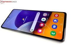 Evolution statt Revolution: Das Samsung Galaxy A72 setzt das Erfolgsrezept seines Vorgängers Galaxy A71 fort.