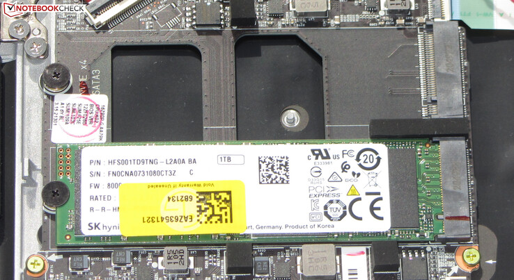 Eine NVMe-SSD dient als Systemlaufwerk. Eine zweite SSD könnte eingesetzt werden.