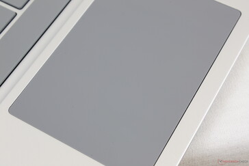 Die Oberfläche des Clickpads ist noch glatter als beim Surface Laptop 3 15