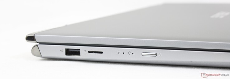 Links: USB-A 2.0, microSD-Kartenleser, Ein-/Ausschaltknopf
