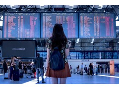 Durch eine Sicherheitslücke im FlyCASS-System wäre es unbefugten Personen möglich gewesen, bis ins Cockpit eines Flugzeugs zu gelangen. (Bildquelle: Pixabay / JESHOOTS-com)