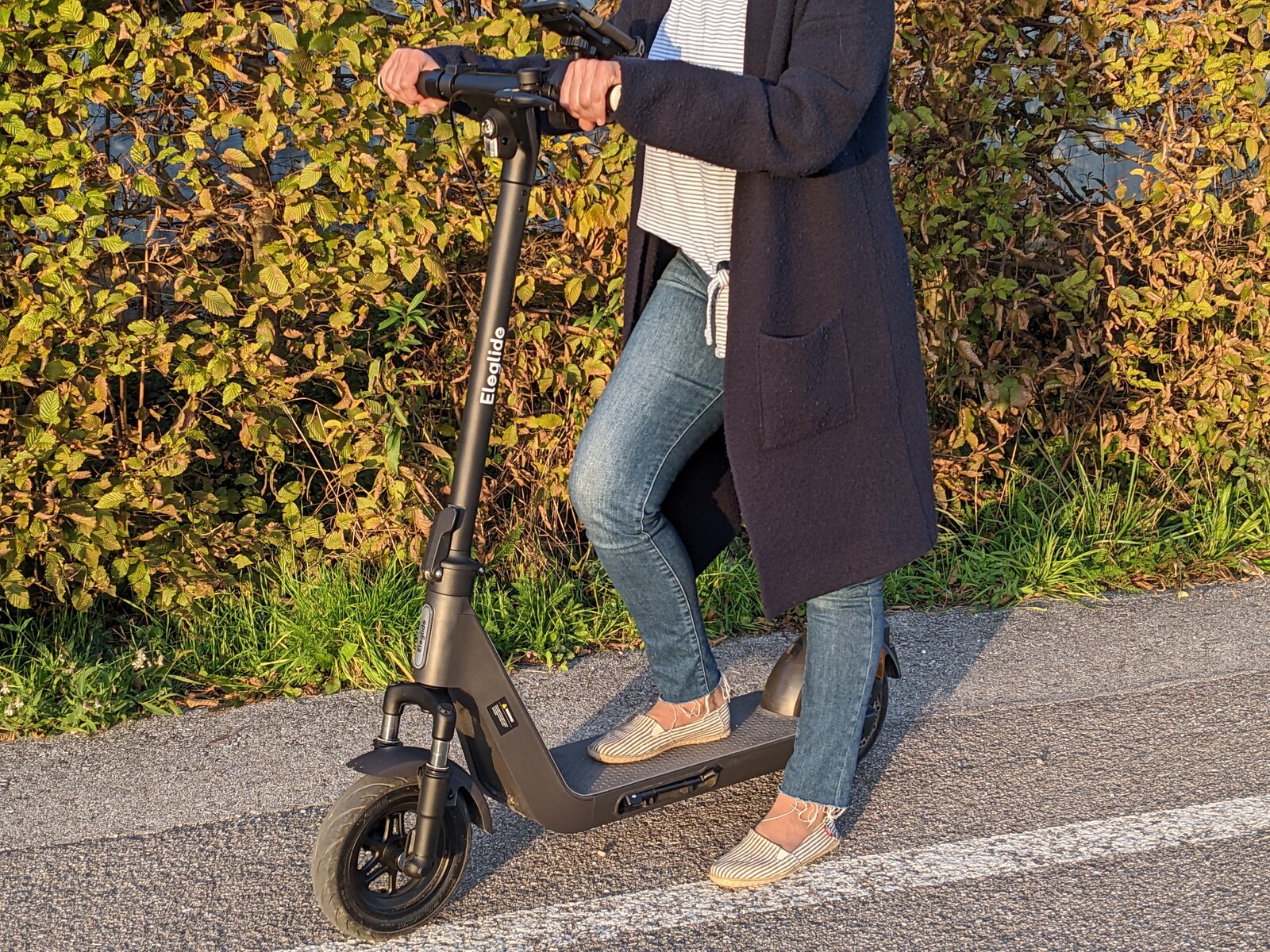 Eleglide Coozy E-Scooter im Test: Flinker Roller mit Luftreifen und guter  Reichweite -  Tests