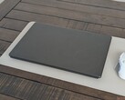 Das neue MSI Stealth 16 übernimmt das schlankere und aufgeräumtere Design der Prestige-Serie, verzichtet aber auf den SD-Kartenleser, auf den viele Nutzer der Zielgruppe angewiesen sind.