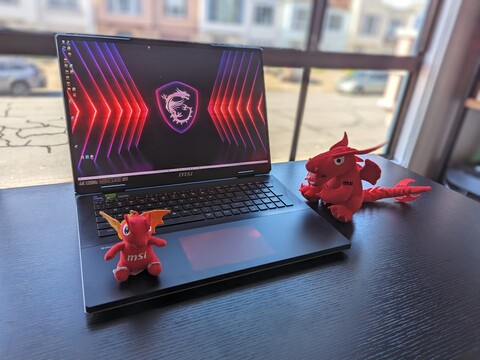 MSI Titan 18 HX A14VIG Laptop im Test: Das Drachenjahr