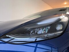 Scheinwerfer des Tesla Model 3