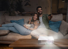 BenQ präsentiert den neuen 4K-Beamer W1800i (Bild: BenQ)