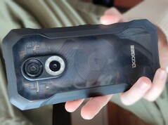 Doogee S61 Pro mit transparenter Rückwand (Quelle: Eigene Darstellung)