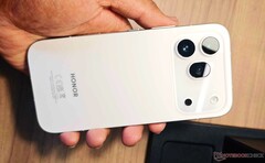 Das Honor 600 Pro setzt auf ein Kameramodul im Stil des Apple iPhone 17 Pro.