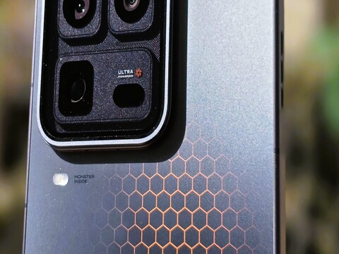 Test Vivo iQOO 15 Ultra Smartphone