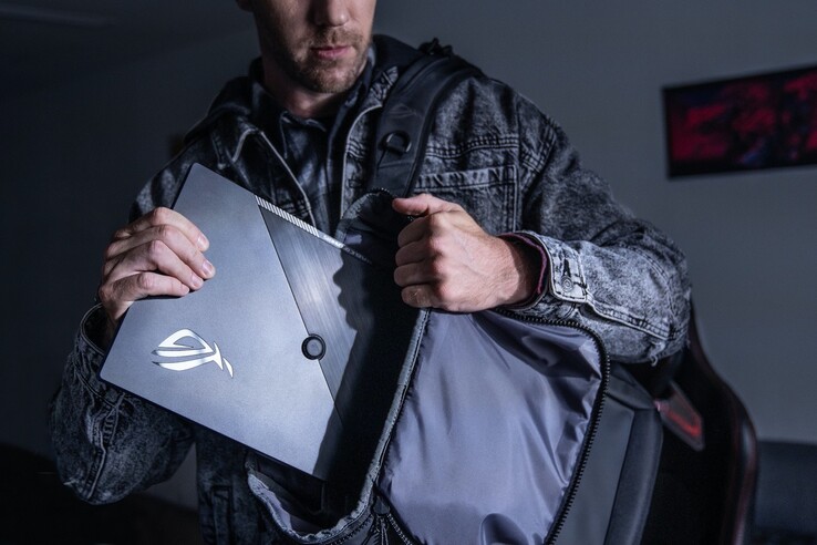 Durch die Größe von 15,6 Zoll passt der Monitor ist alle Taschen, die für Laptops derselben Größe vorgesehen waren. (Bild: Asus)