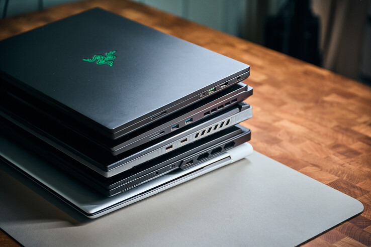 Razer Blade 16 (Kartenleser, USB-C, USB-A, HDMI 2.1), XMG Neo 16 (Kartenleser, 2 x USB-A), ROG Scar 16 (2 x USB-A), Legion Pro 7 (Audio-Anschluss, Kamera-Schalter, USB-A)
