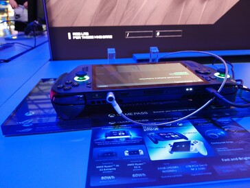 Die Joysticks bringen eine Beleuchtung mit (Bildquelle: Notebookcheck)