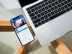 Selbst wenn man keinen eigenen Facebook-Account besitzt schickt Zoom Daten an das soziale Netzwerk. (Bild: Tim Bennett, Unsplash)