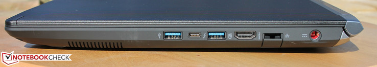 Rechts: USB 3.0, USB 3.1 Type-C mit Thunderbolt, USB 3.0, HDMI, Ethernet RJ45, Netzteil